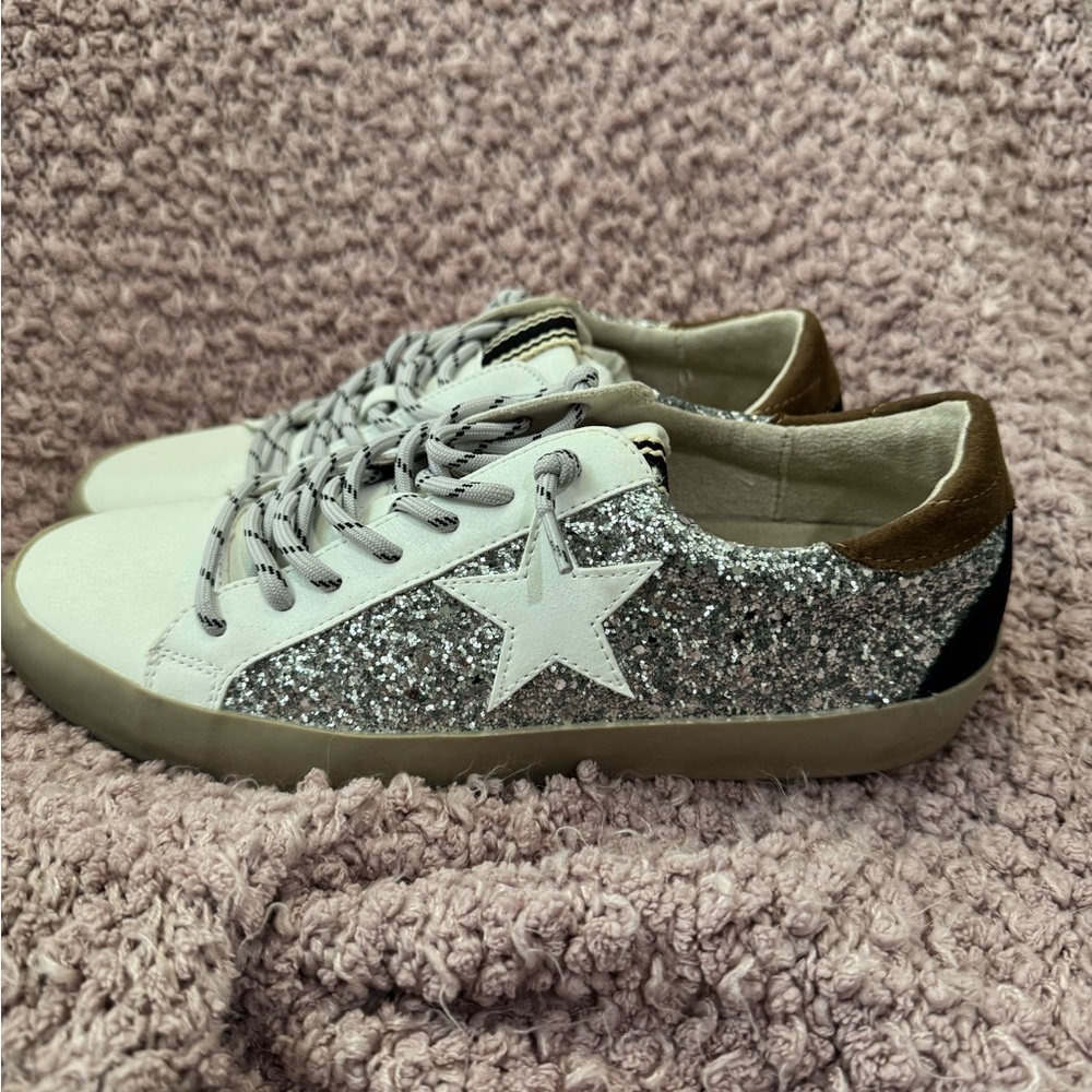 SHU SHOP | Sneakers | 8.5